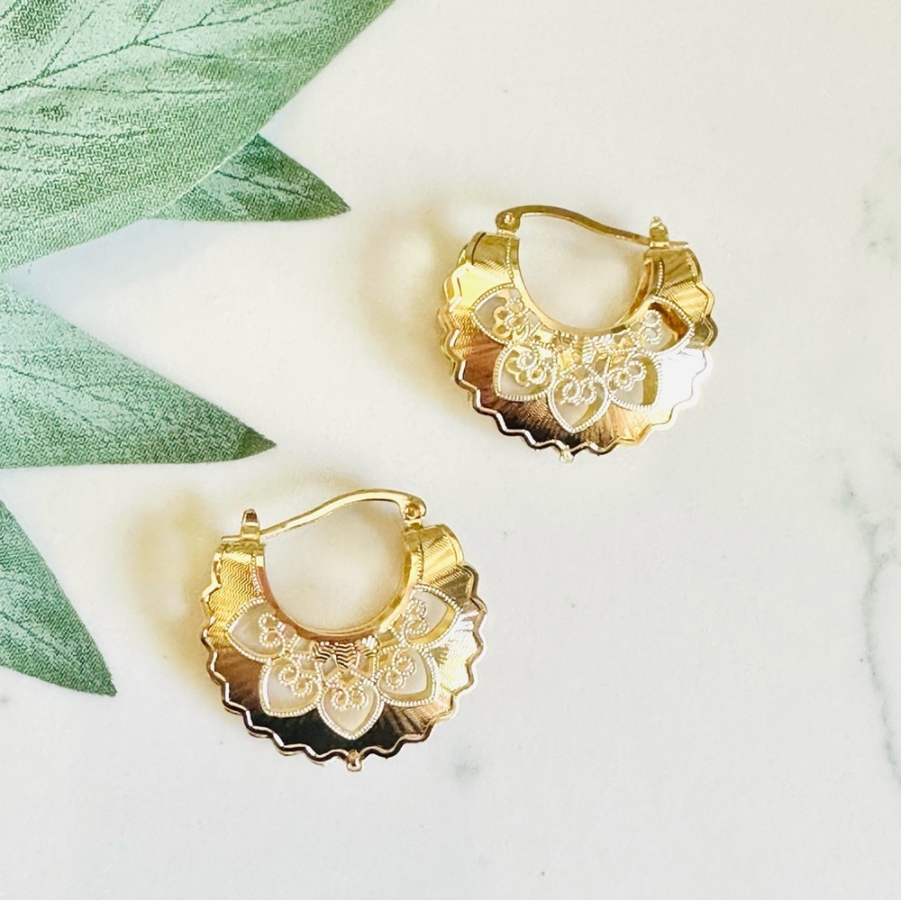 2/$30🌵 Gold Hollow Hoop Scalloped Huggie Cutout Earrings Bohemian Boho Gift NEW